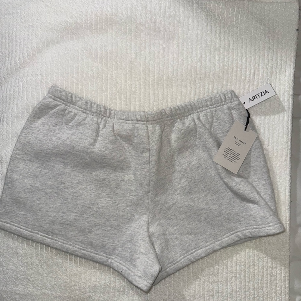 NWT Aritzia Sweatfleece Shorts - Heather Cloud White - Size M - Picture 2 of 4